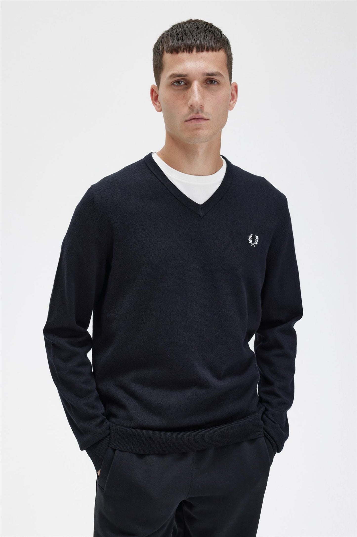CLASSIC V NECK JUMPER | BLACK