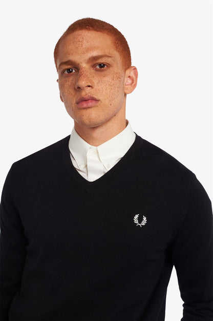 CLASSIC V NECK JUMPER | BLACK